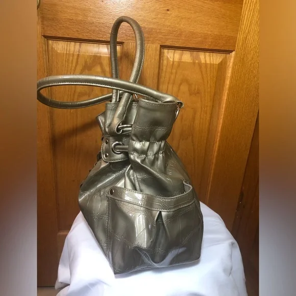 Metallic Gray Drawstring Tote Handbag Shoulder Bag - Picture 3 of 6